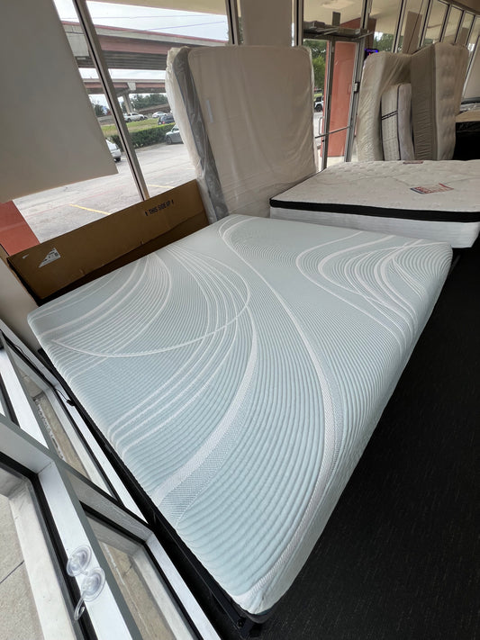 Tempur-Pedic ProAdapt® 2.0 Medium Hybrid king size Mattress & Delivery